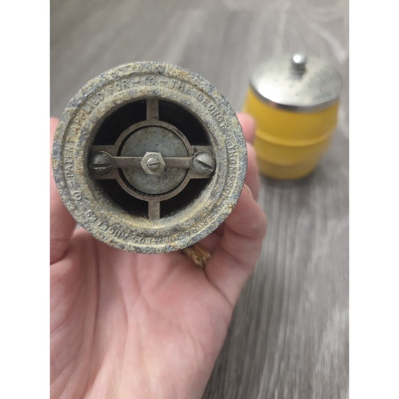 Rare Vintage Retro Mcm Yellow Salt Shaker and Peppermill - Picture 4 of 9